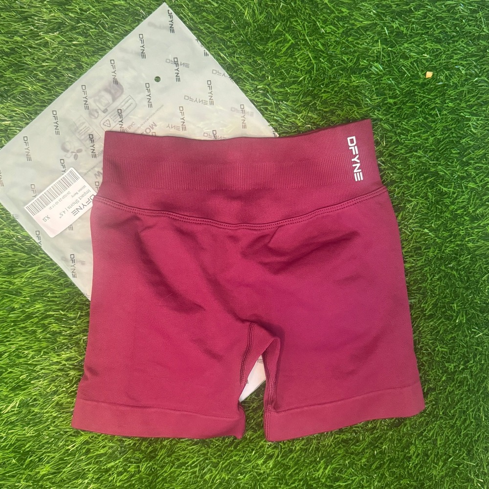 Dfyne impact shorts 4.5" winter berry extra small - Picture 2 of 5
